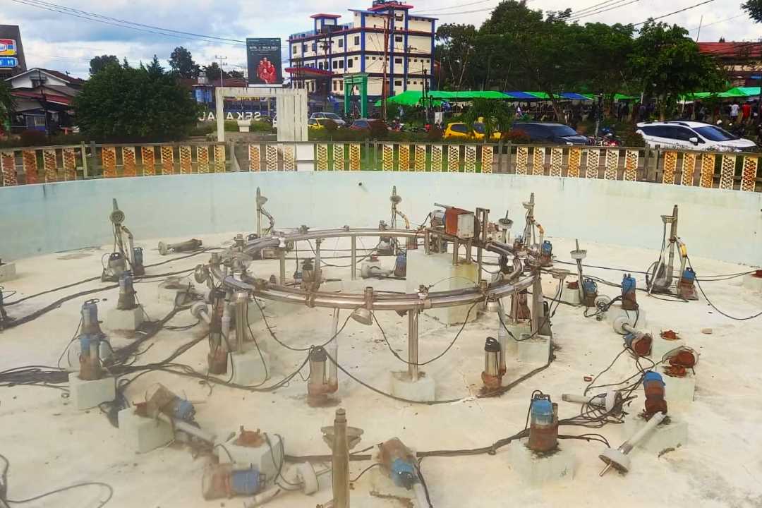 Baru Seumur Jagung Sudah Hancur, Kondisi Air Mancur Simpang Tiga Tua Kekecewaan