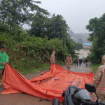 Siaga Darurat di Perbatasan: Banjir Entikong Capai Dua Meter, Warga Dievakuasi Pakai Perahu Darurat