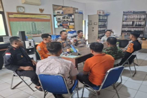 Gerak Cepat Pasca Banjir, Polres Sekadau Gandeng Instansi Terkait Pulihkan Nanga Taman