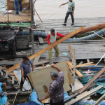 Berantas Tambang Ilegal, Kejari Sanggau dan DLH Musnahkan “Lanting Jak” di Tepian Sungai Kapuas