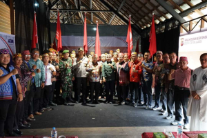 Ingatkan Sumpah Adat, Jeffray Raja Tugam Kukuhkan Pengurus DAD 6 Kecamatan