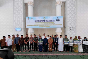 Pererat Silaturahmi di Masjid Agung Sultan Anum, Gubernur Kalbar Ajak Warga Sekadau Jaga Persatuan